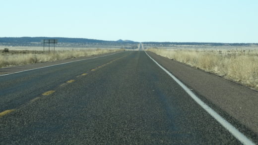 Rota 66 ou Route 66 estada em pleno o deserto