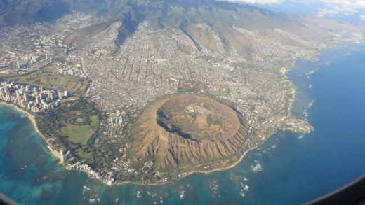 Vista aérea da ilha de Oahu no Hawaii destacando o Diamond Head