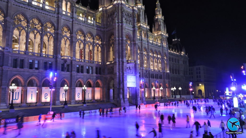 Rathaus a Prefeitura de Viena e sua pista de patinação no gelo