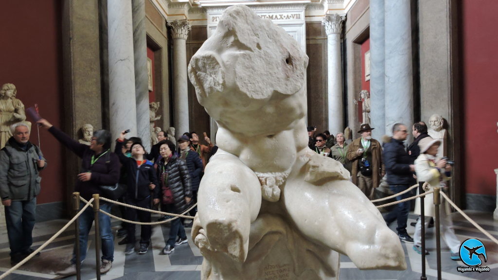 Museus do Vaticano atração imperdível estátua