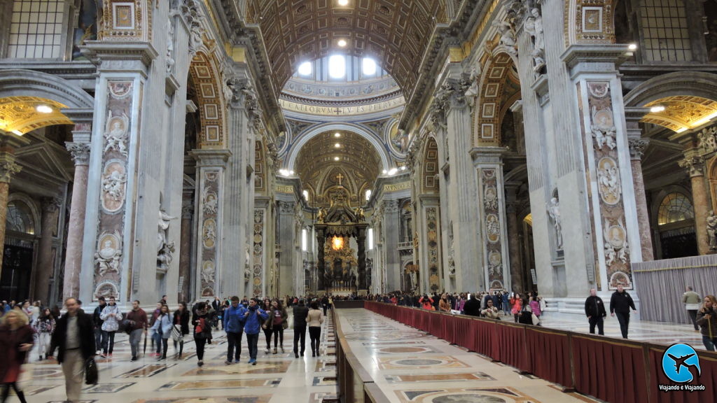 Interior da Basílica de São Pedro no Vaticano