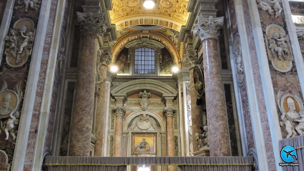 Interior da Basílica de São Pedro no Vaticano