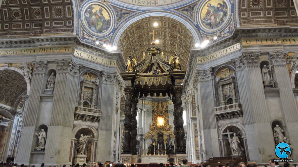 Interior da Basílica de São Pedro no Vaticano