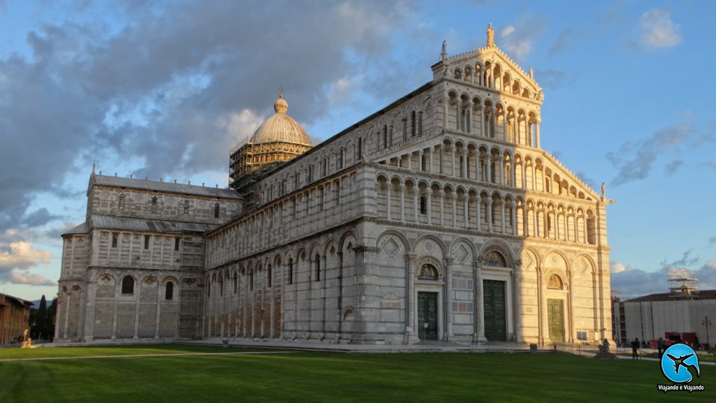 Duomo e o Batistério Torre de Pisa ou Leaning Tower of Pisa na Itália