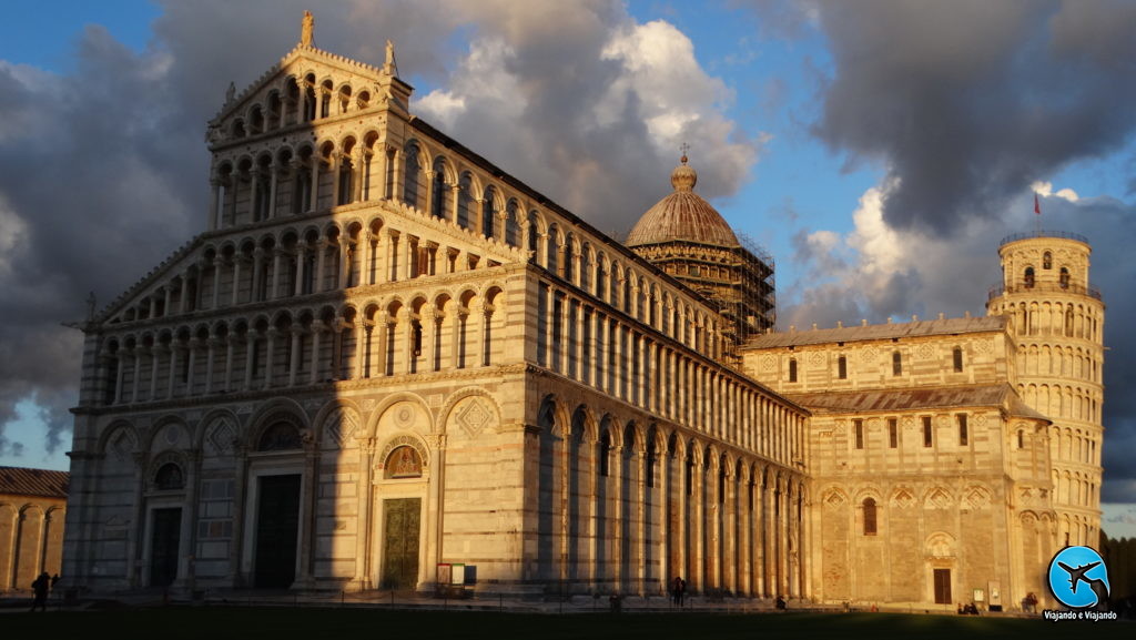 Campanário e o Duomo Torre de Pisa ou Leaning Tower of Pisa na Itália