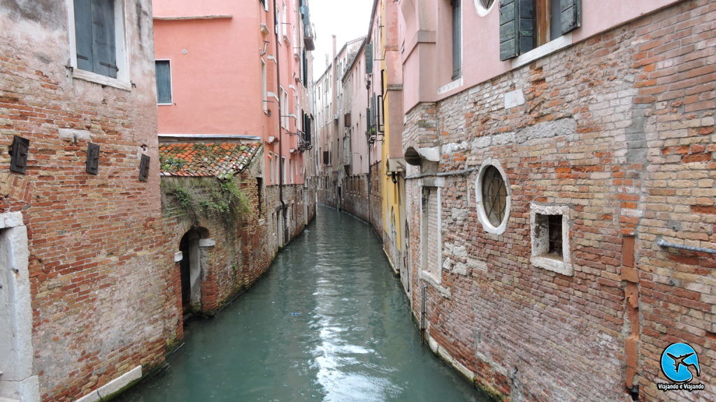 canal em Veneza na Itália