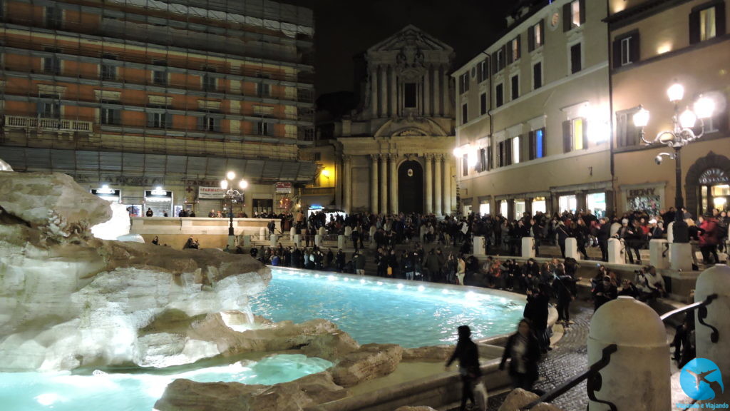 Fontana di Trevi a bonita fonte de Roma à noite