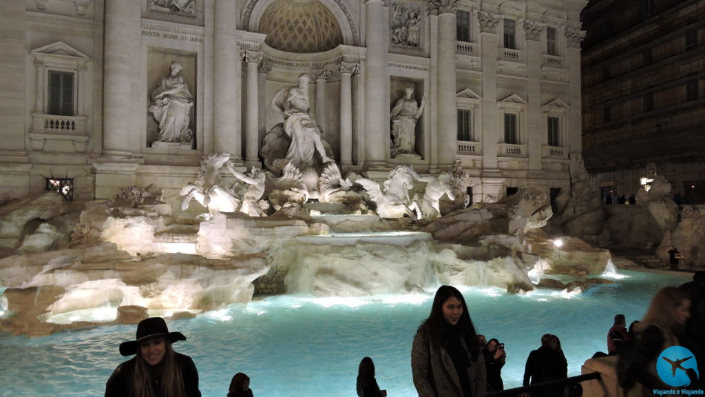 Fontana di Trevi a bonita fonte de Roma à noite