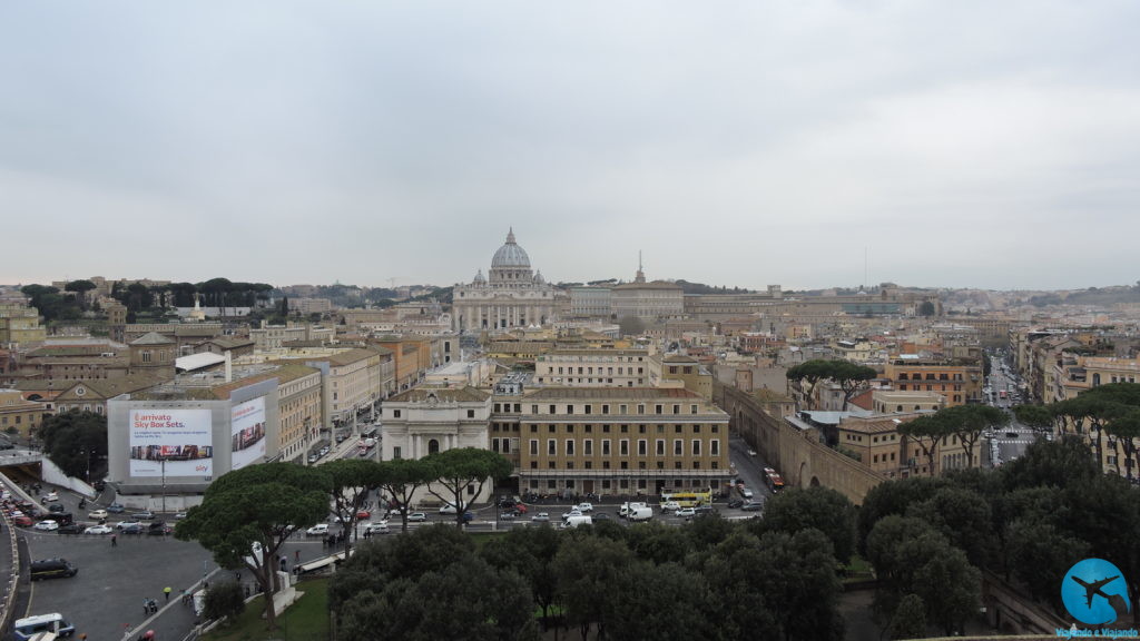 Roma com a catedral do Vaticano ao fundo