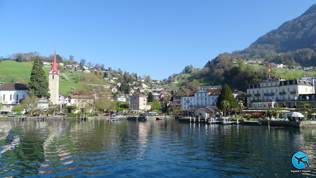 passeio de barco em lucerna cidade de Weggis perfeita