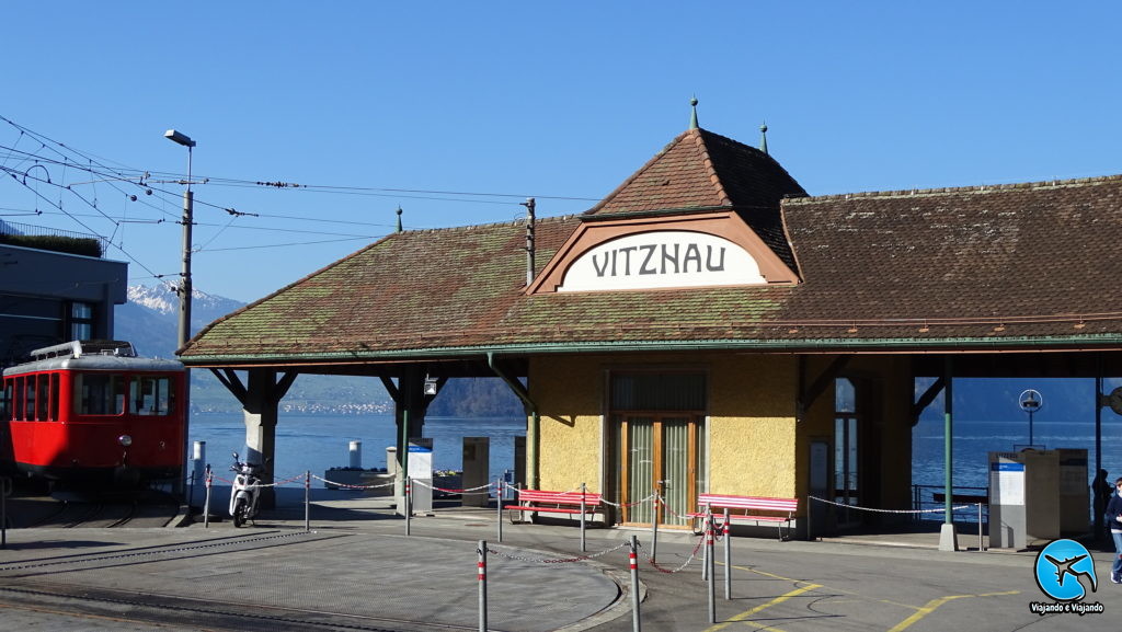 Vitznau após passeio de barco em Lucerna na Suíça rumo ao Mont Rigi