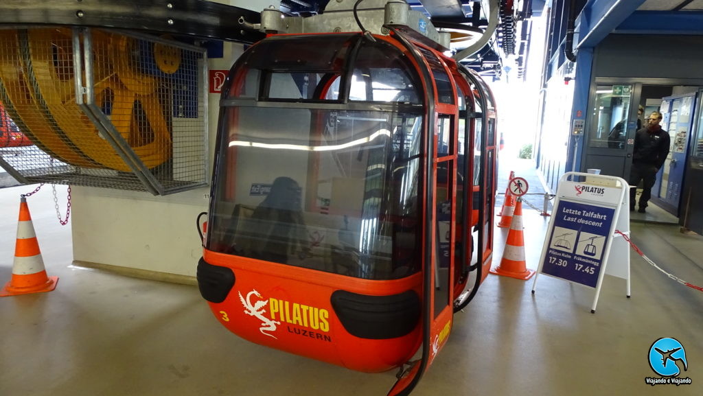 Teleférico no Monte Pilatus em Lucerna ou Luzern