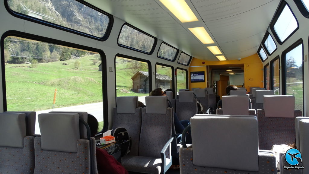 Trem Glacier Express em Zermatt Matterhorn Suíça