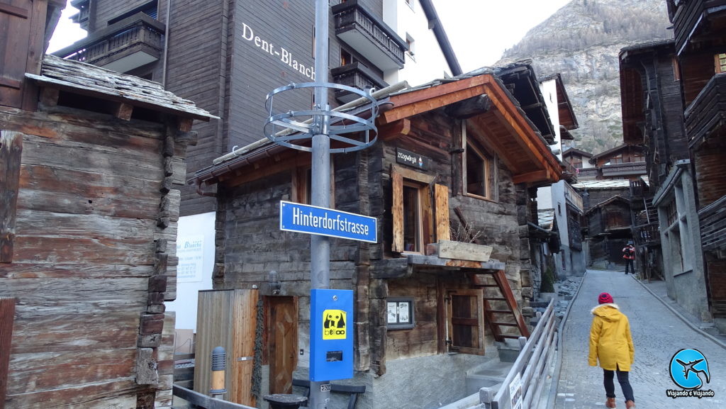 rua mais fofa antiga de Zermatt Matterhorn Suíça Hinterdorfstrasse