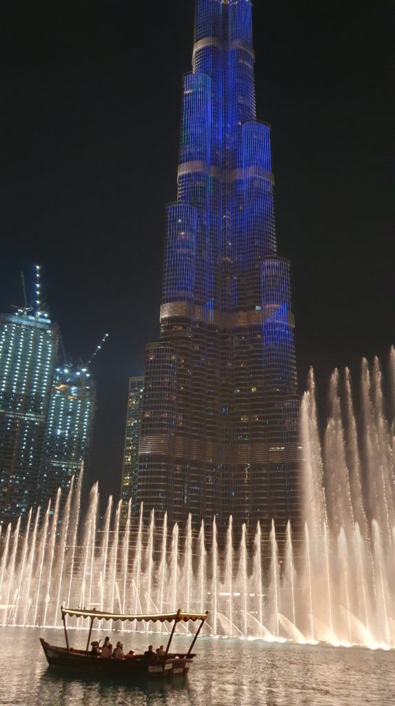 DUBAI  FONTES DO BURJ KHALIFA - QUAL MELHOR LUGAR E HORÁRIO PARA ASSISTIR  AO SHOW DAS FONTES GRÁTIS 